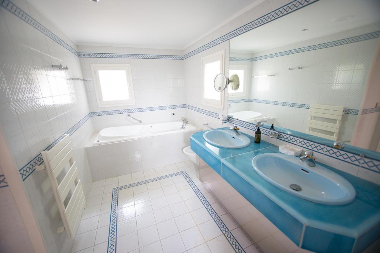Les Frenes En Provence-Chateau Zen Avignon Room photo